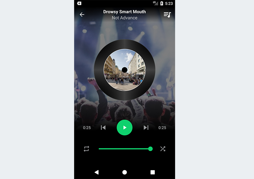 Музыкальное приложение, отображающее детали текущей песни