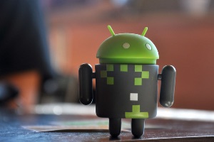 Лукас Заллио: Android робот-игрушка
