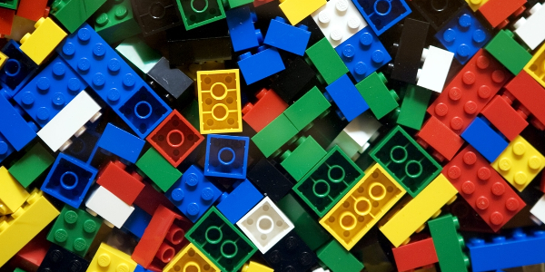 Лего блоки, пожалуй, самый неизменный объект в известной вселенной